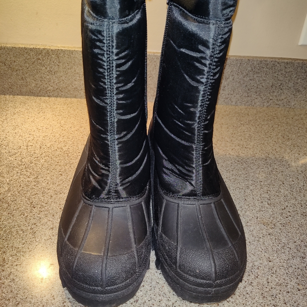 Women's Black Winter/Snow Boots - Size 9